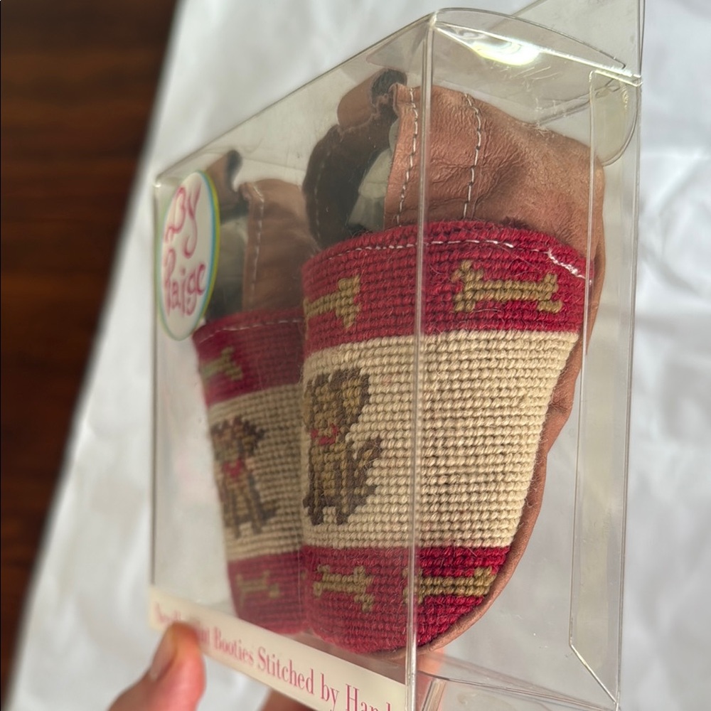 By Paige Needlepoint Dog Crib Shoes / Infant Shoes. NWT 0-6 Month - Picture 4 of 5